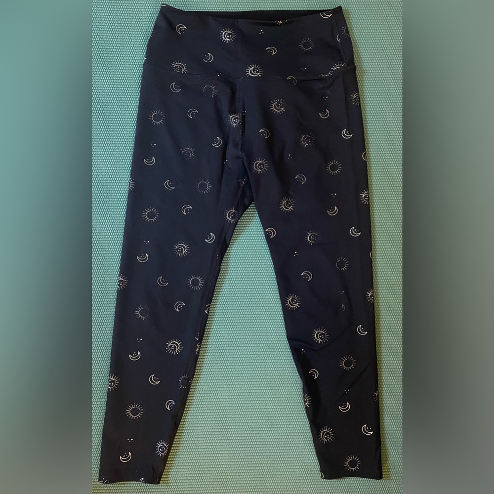 Beyond Yoga Sun & Moon ☀️🌙Gold Foil & Black 7/8 Legging XL - Picture 3 of 7